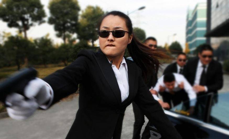 她是“北京小姐”的季军，保护过13位国家元首夫人