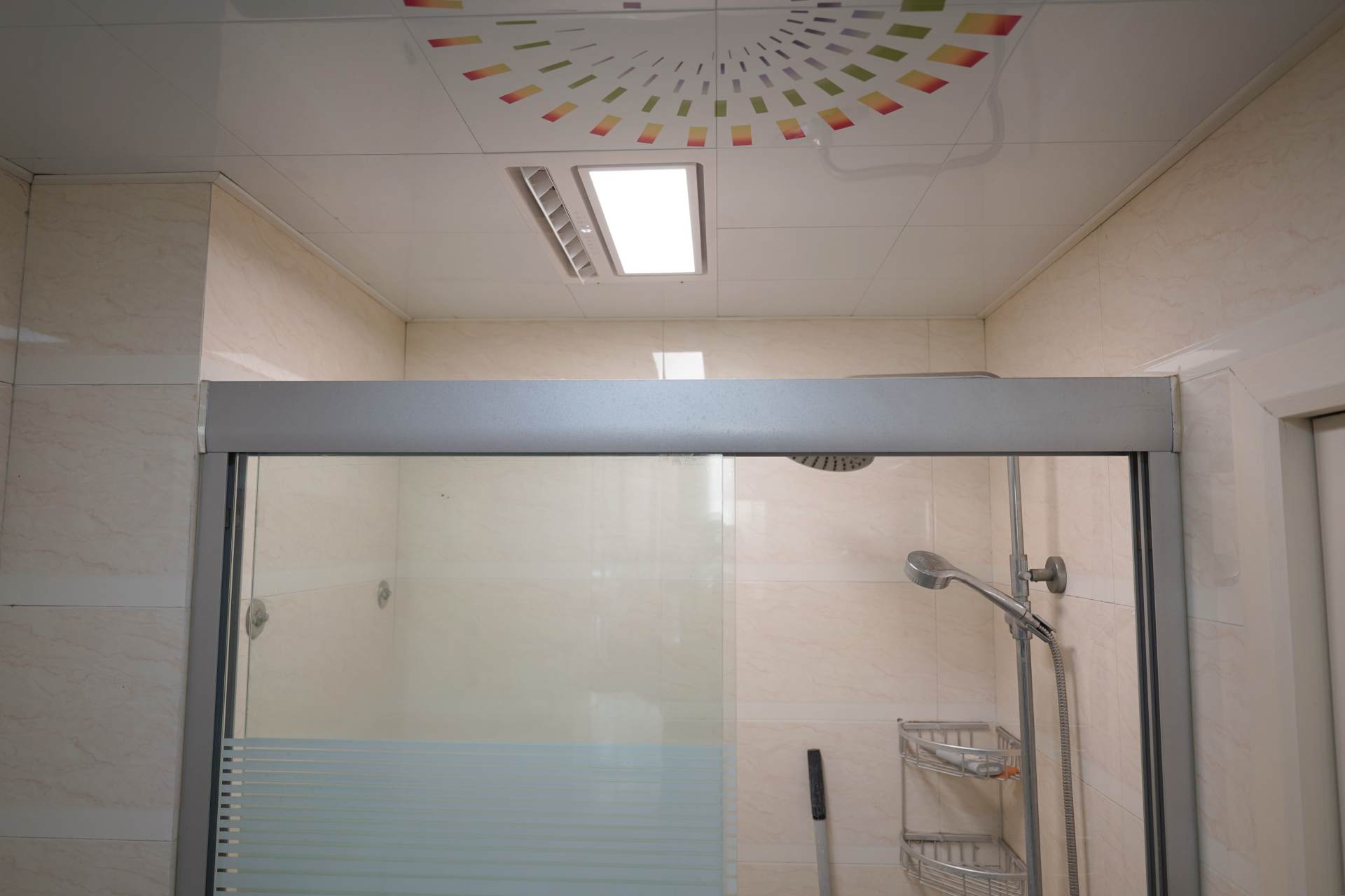 小户型也没有必要做全屋智能灯光,二手房客厅灯光改造