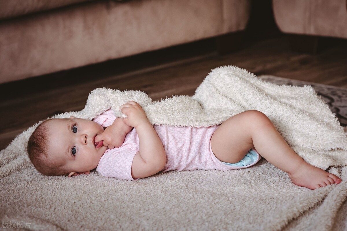 孩子恋物和特别黏某个人怎么回事,孩子特别恋奶怎么办