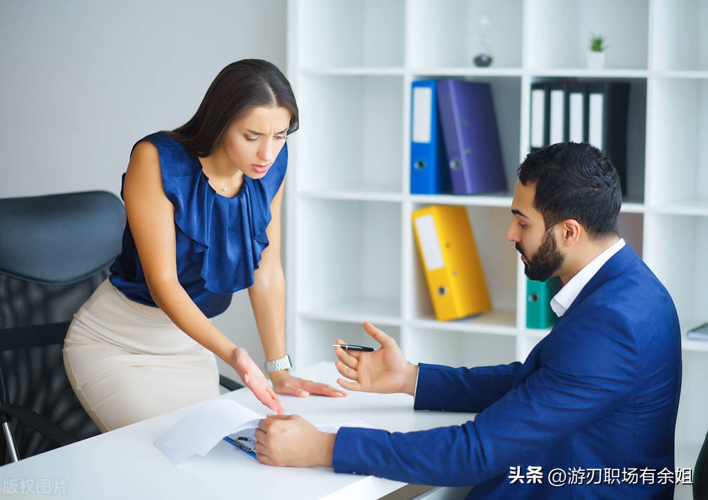 给领导辞职发信息领导不回,跟领导说辞职了但领导一直不让走