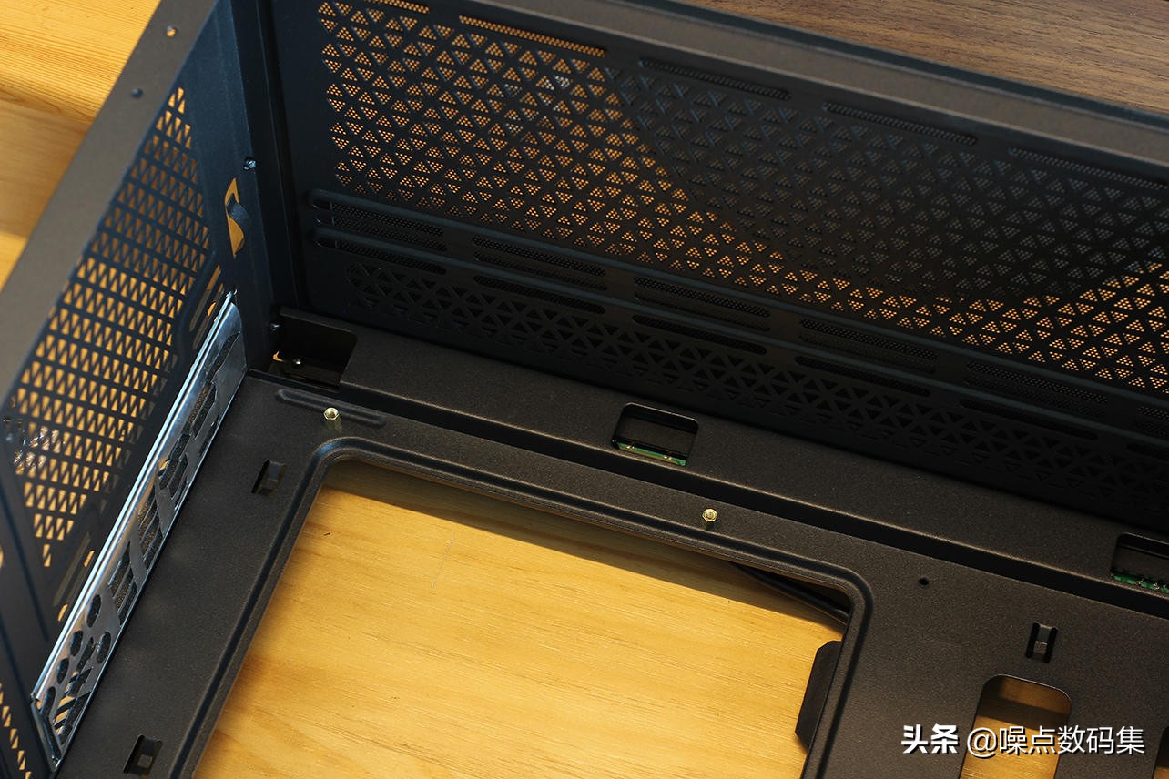 钛3080机箱,价格便宜但是散热很好的机箱