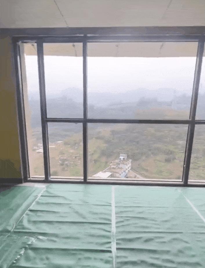 家里阳台怎么像露营感觉,阳台既能晾衣服也能当临时卧室