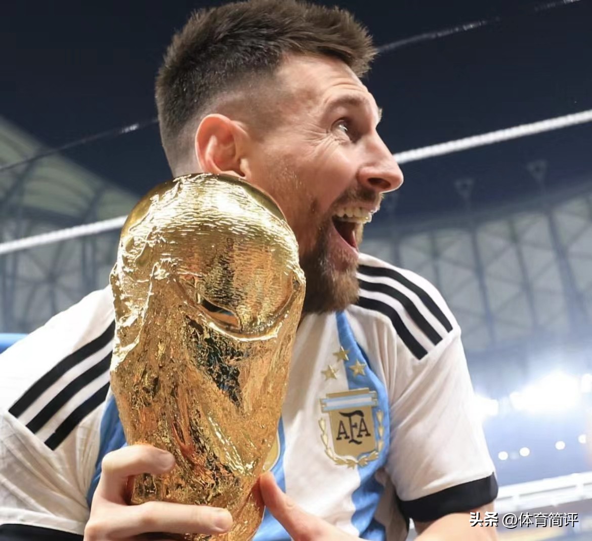 梅西获得金球奖阿根廷队员的反应,卡塔尔世界杯梅西获得金球奖