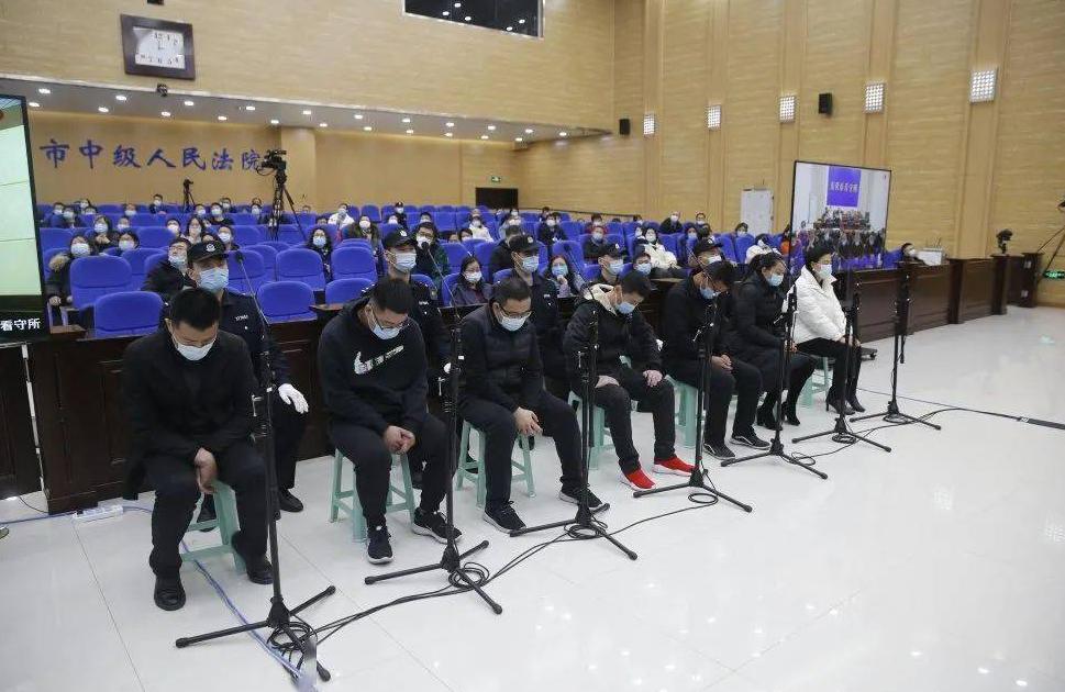 共犯的处罚根据共犯独立性,比较共犯从属理论和共犯独立理论