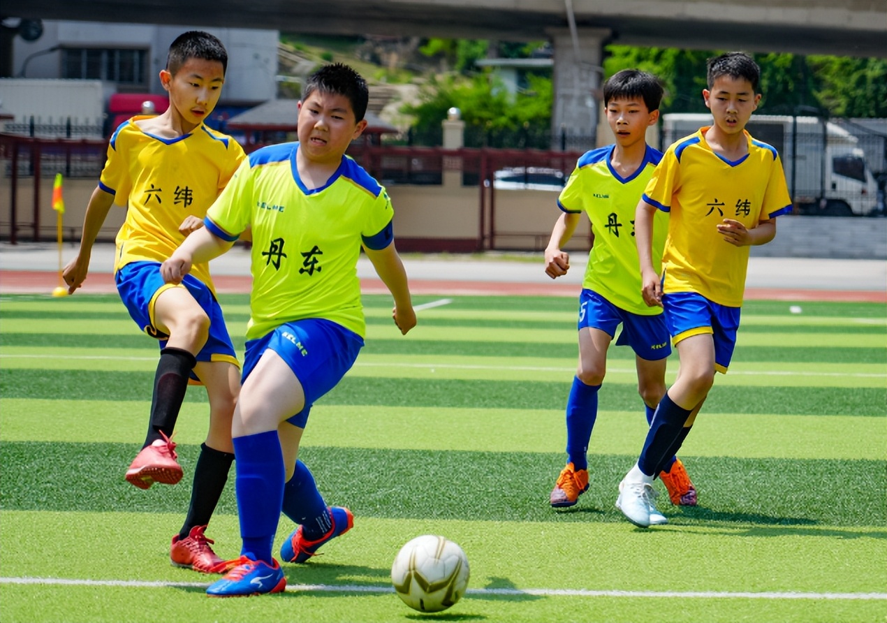 看！振兴区各小学率队出战！这群足球小将厉害了