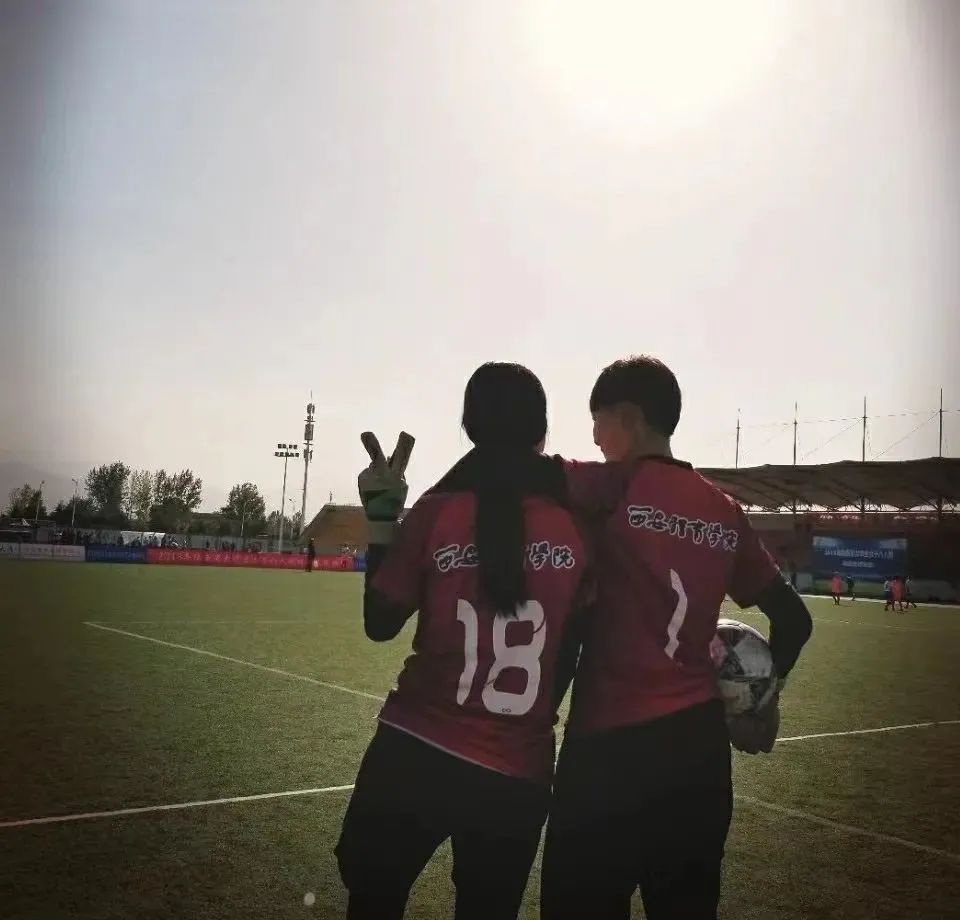 瑗夸綋濂宠冻缇庡コ,瓒崇悆濂冲浼婄妬