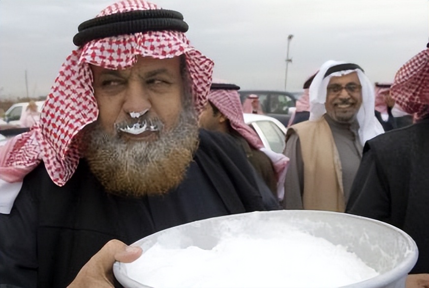 牛奶羊奶骆驼奶哪个营养高,羊奶骆驼奶和牛奶哪个好