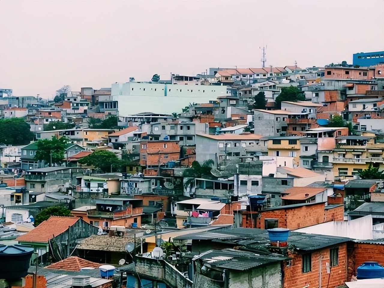 巴西贫民窟妇女生活真实纪录片,巴西贫民窟真实的样子