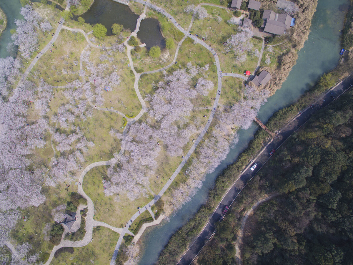 不繁华也不拥挤,绍兴是慢节奏的城市