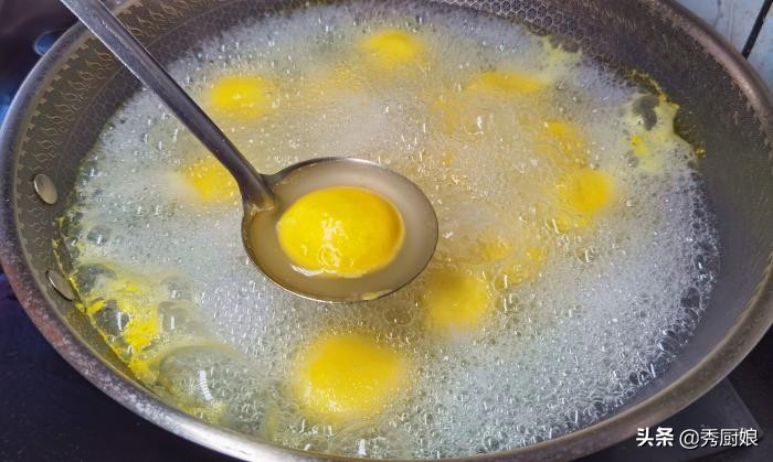 汤圆冻久了下锅煮老是破皮怎么办,煮汤圆需要用开水还是冷水煮