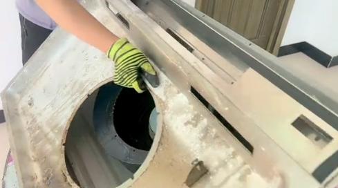 海尔侧吸式油烟机拆卸清洗全过程,海尔侧吸油烟机挡板怎么拆卸