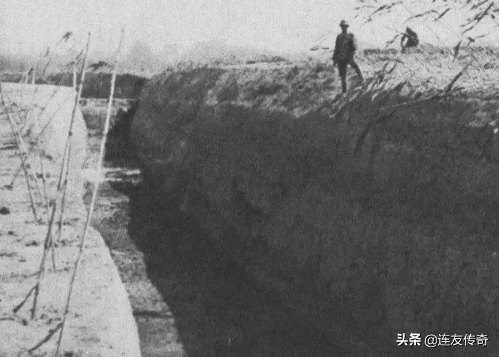 机智勇敢的女交通员通过号称“老虎卡”的我村炮楼