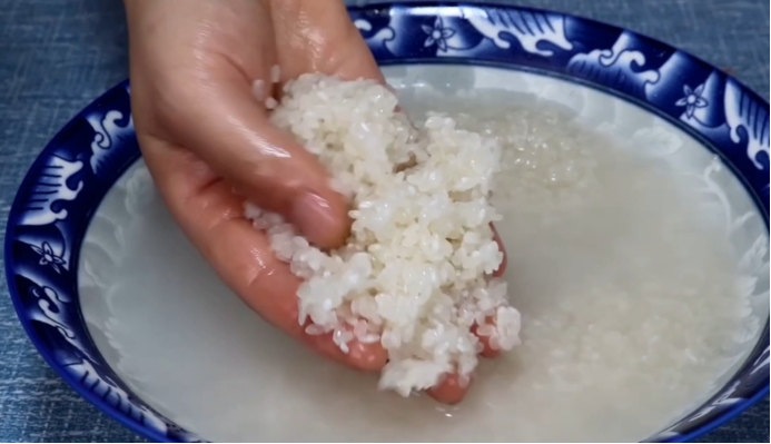 蒸米饭香的诀窍,蒸米饭好吃的秘诀图片