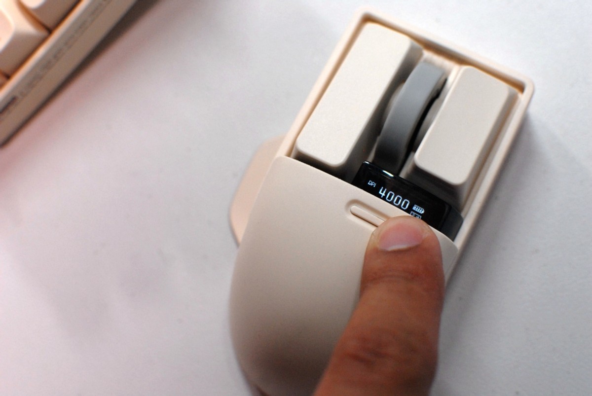 小翅三模无线鼠标评测,鼠标推荐无线三模轻量化透明