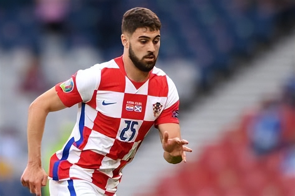 足坛十大新星左脚,足坛左脚中场排行榜