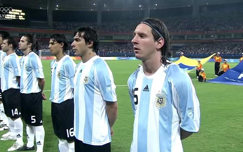 梅西参加了几次奥运会足球比赛,2008年北京奥运会梅西过人