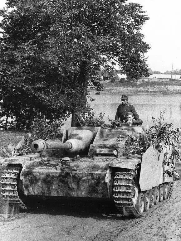 石勒苏益格霍尔施泰因号战列舰,石勒苏益格荷尔斯泰因州地理位置