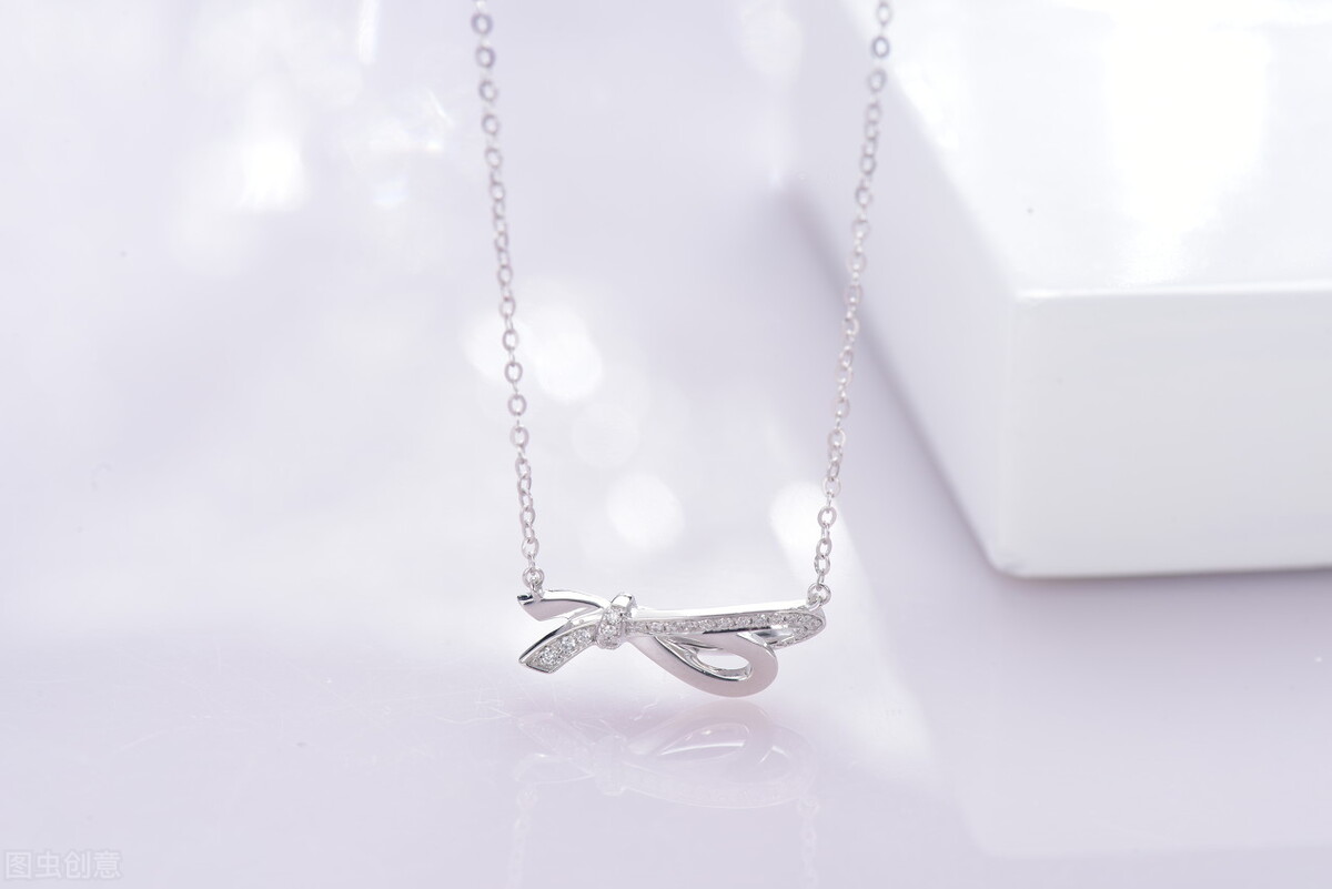 其他男生送自己女朋友礼物,男生送女朋友什么礼物好