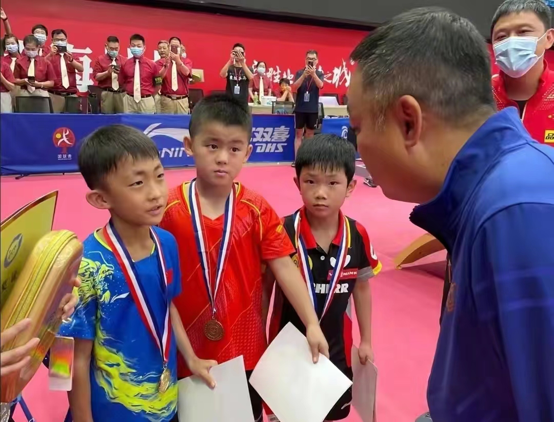 国乒世界冠军爆冷门刘国梁王皓,国乒全军覆没刘国梁