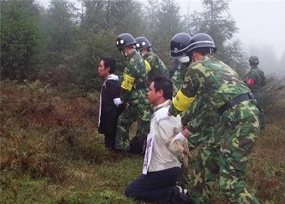死刑缓期两年执行是什么意思,死刑犯缓期二年是怎么解释的