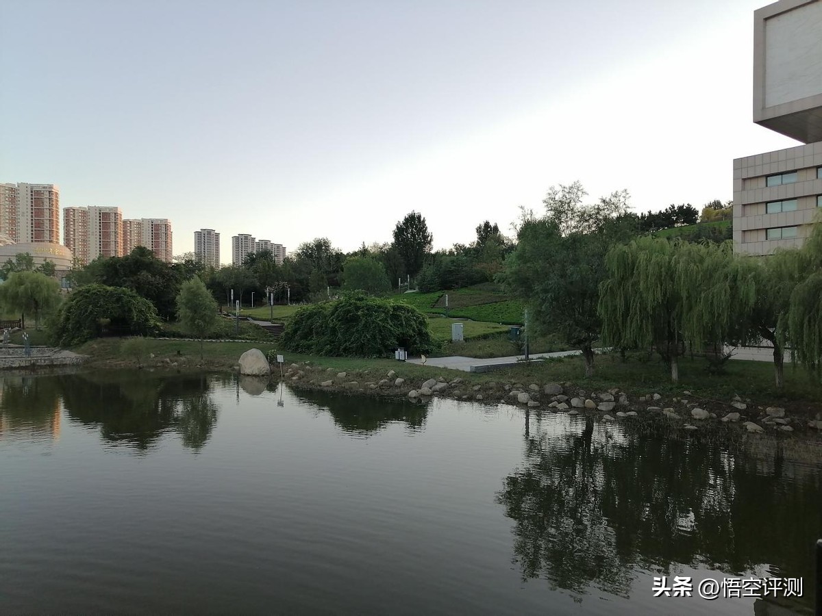 华为nova10z是曲面屏还是直屏机,华为nova10z是曲面屏吗