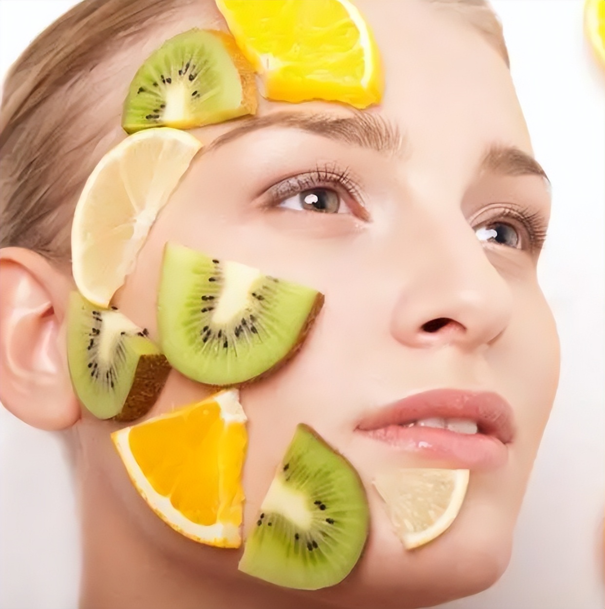 白得发光李小冉,李小冉全身白到发光