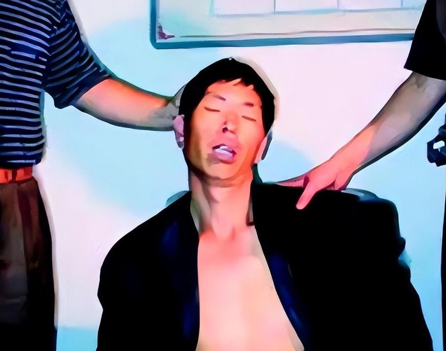 1999年，陕西男子*暴强**女邻居坐牢4年，出狱后杀女邻居一家8口！