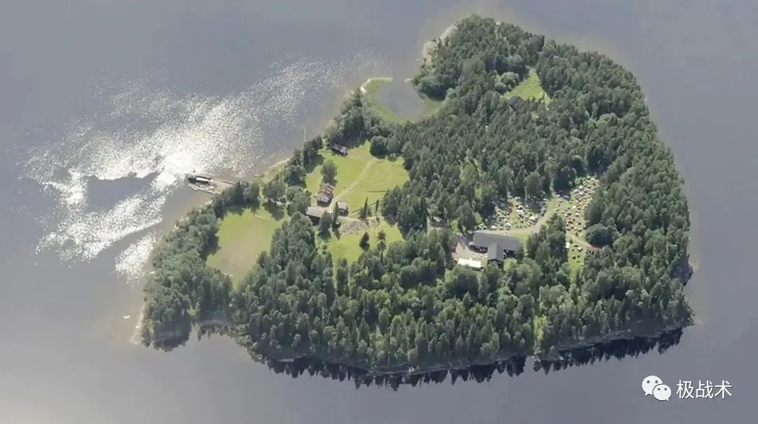 魔幻走进现实，冷血杀手即将假释出狱？-《7月22日》于特岛*案惨**