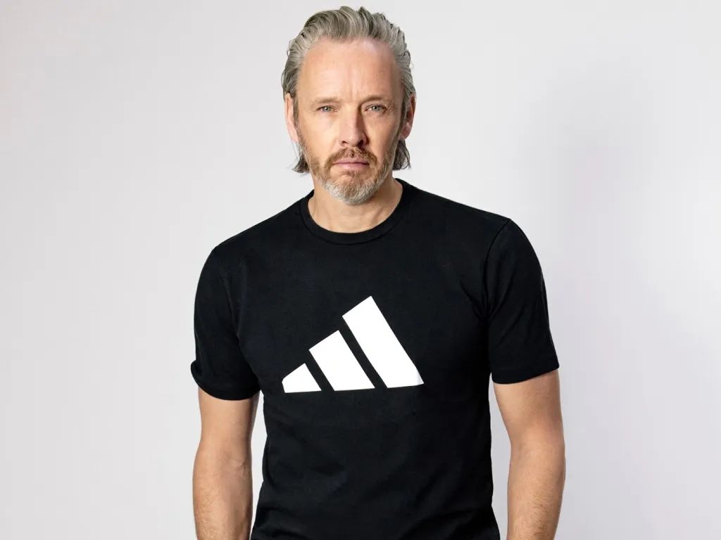 2022世界杯阿迪达斯标志,阿迪2022世界杯球衣视频