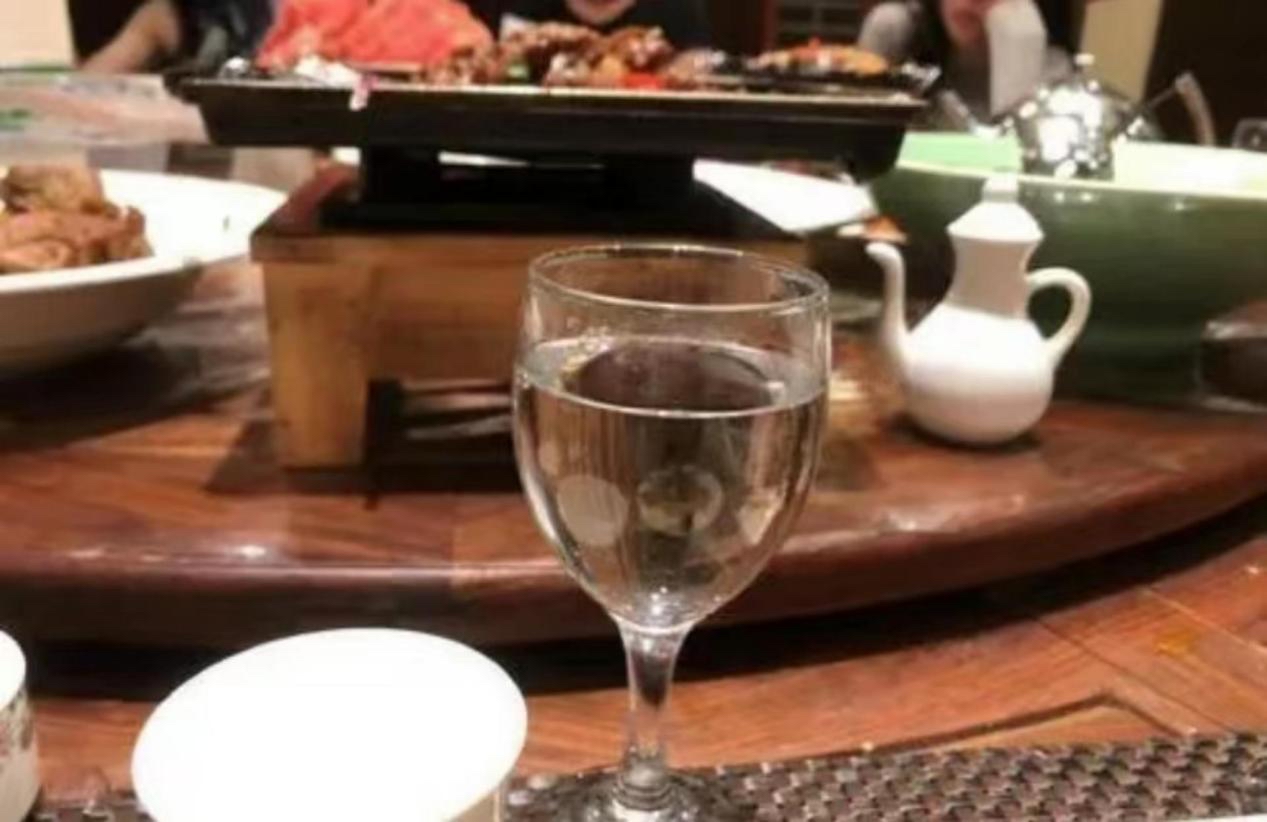 酒局上领导让你提一杯该怎么说,领导让你买烟怎么回复