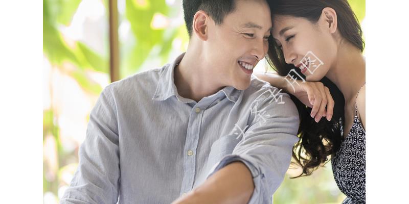 90后女孩哭诉：在大学和黑人处了3年对象，再无人愿意和我交往了