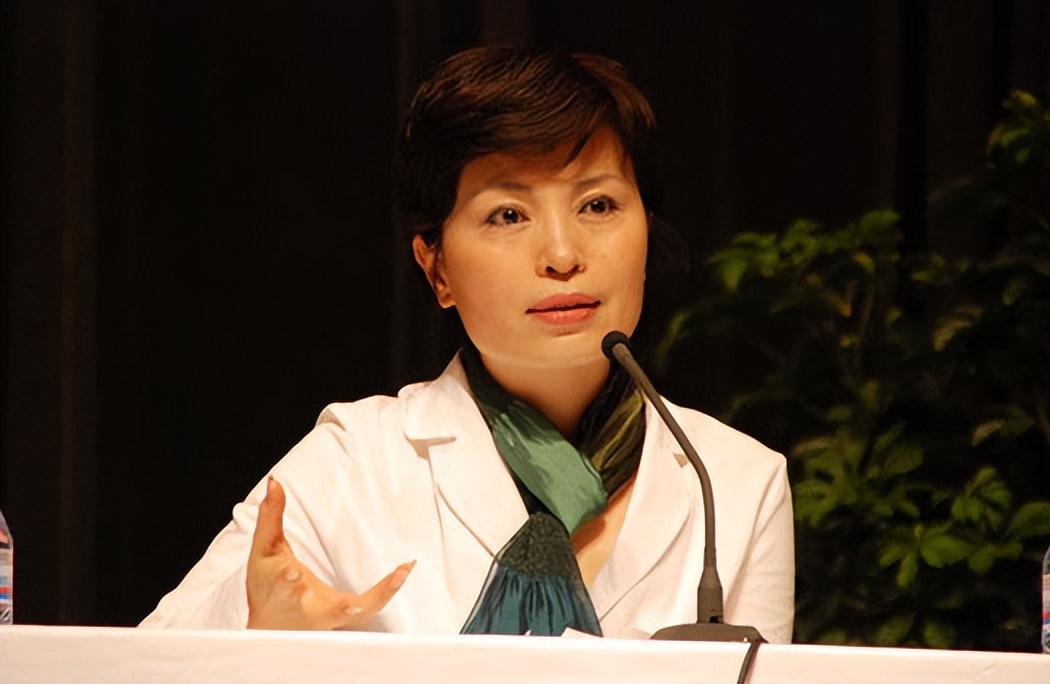 央视主持人李瑞英现在怎么样,央视新闻主播李瑞英个人简历