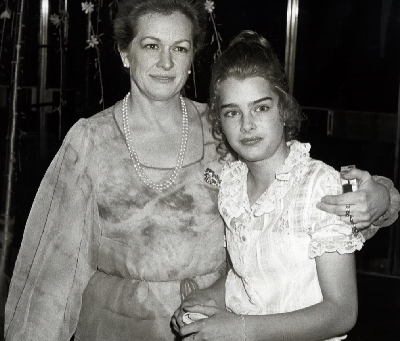 michaeljackson与波姬小丝,波姬小丝14岁就登上了时尚杂志