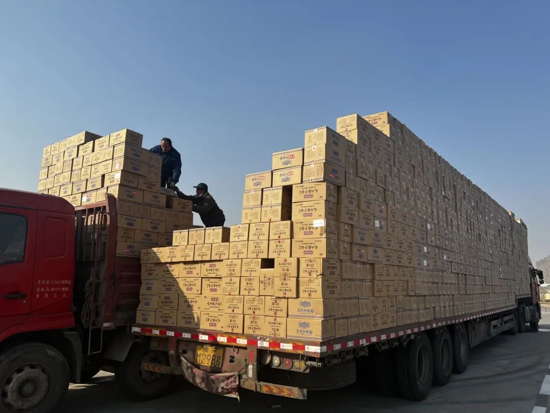 擀面皮与臊子面华厦集团100万元民生物资驰援西安