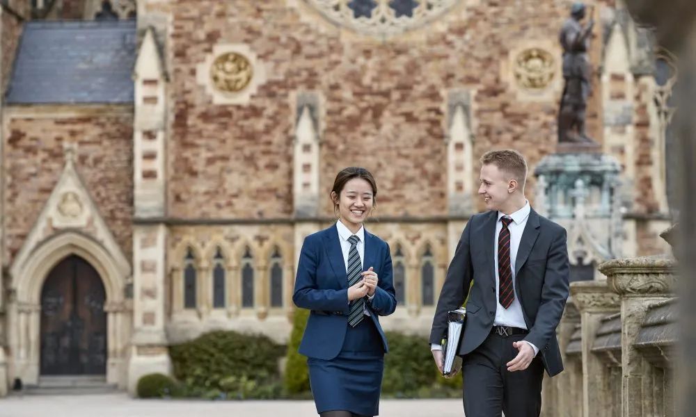 15年内走出3位诺奖得主的这所英国宝藏私校，知道即赚到！