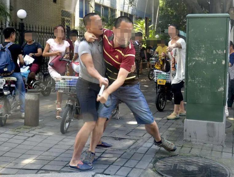 16年，老板骗打渔工进玉米地，倒扣他150元工资，最后员工被判刑