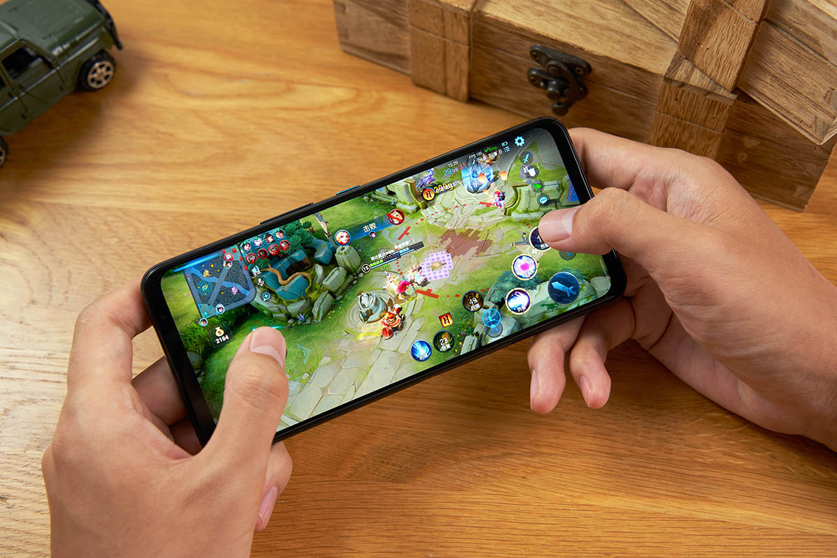 rog游戏手机6天玑版对比骁龙版,打游戏手机推荐排行榜rog