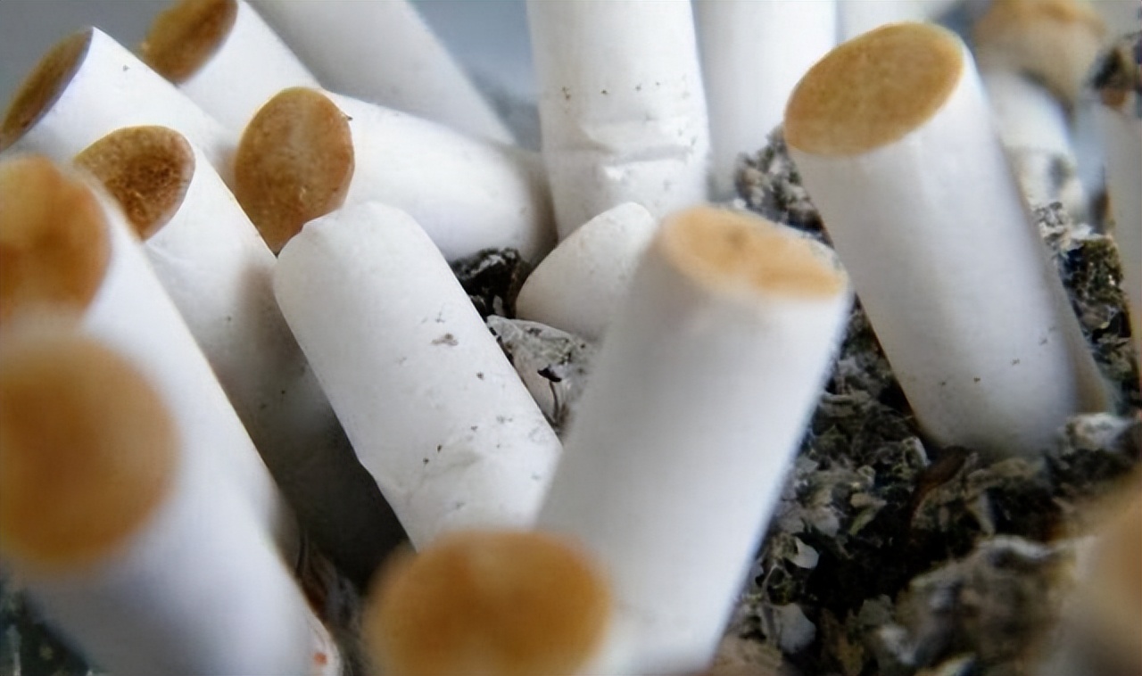 小伙靠捡烟头发家致富,印度小伙靠捡烟头发家致富