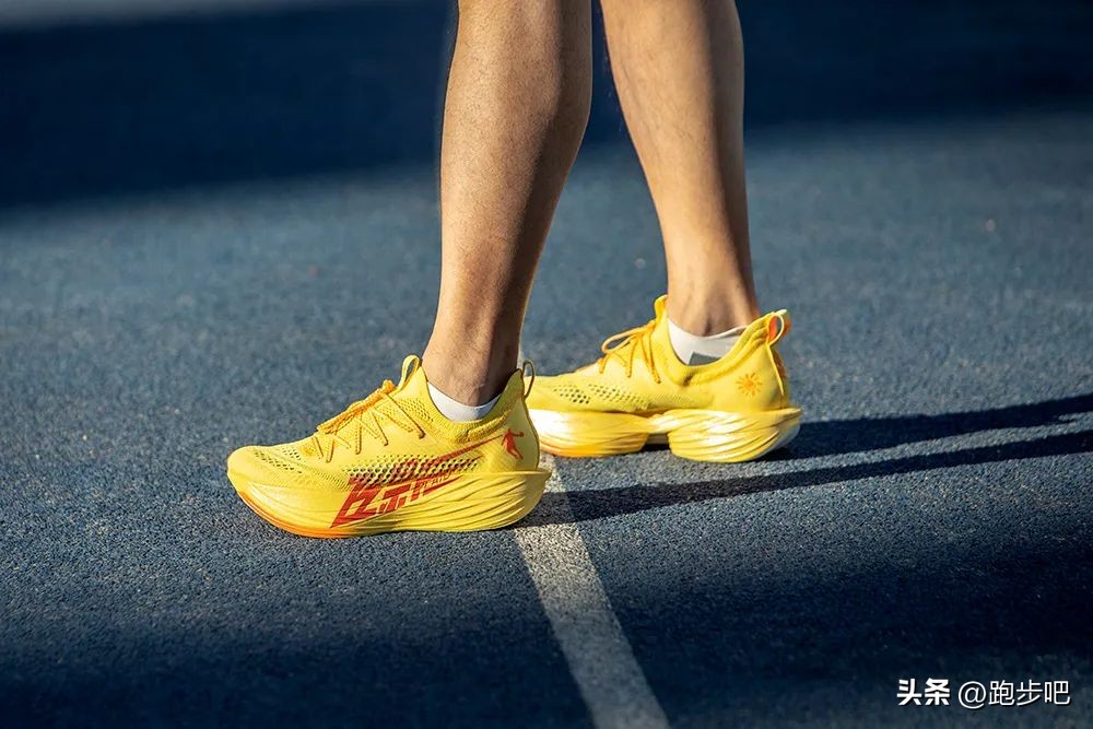飞影pb3.0和飞影plaid有啥区别,中乔飞影pb3跑鞋
