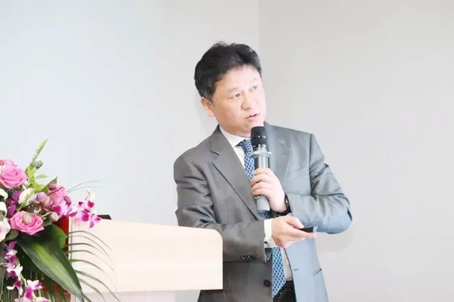 国外先天性脑瘫成功案例,德国夫妇带脑瘫孩子来华治疗