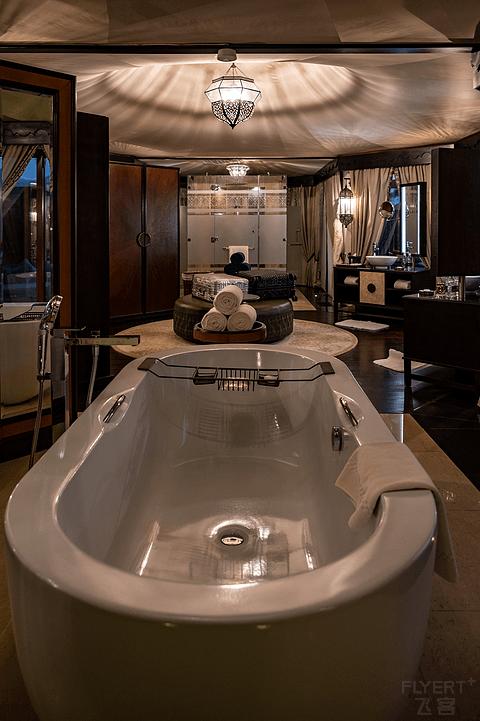 阿联酋丽思卡尔顿,阿联酋野奢帐篷