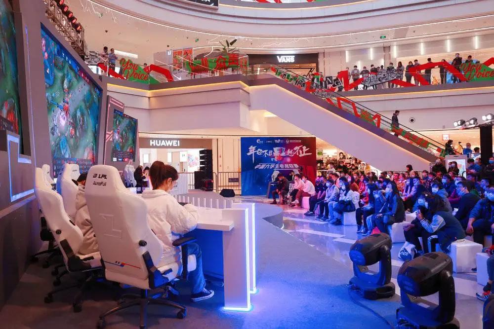 当古镇迎来了玩手游的年轻人,当古镇遇到了玩手游