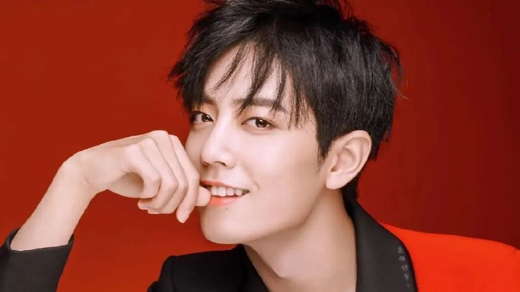 2018年肖战是不是世界首帅,肖战连续4年蝉联世首帅照片变化