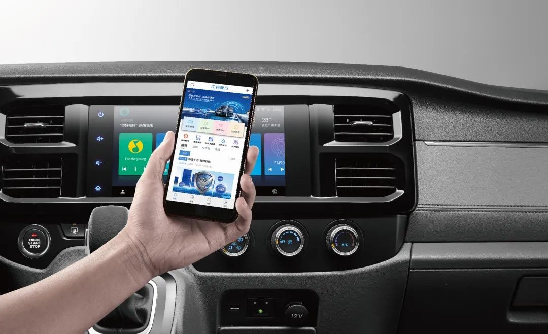 轻客市场神仙打架？2023款福特全顺高能出圈，不看热闹看体验