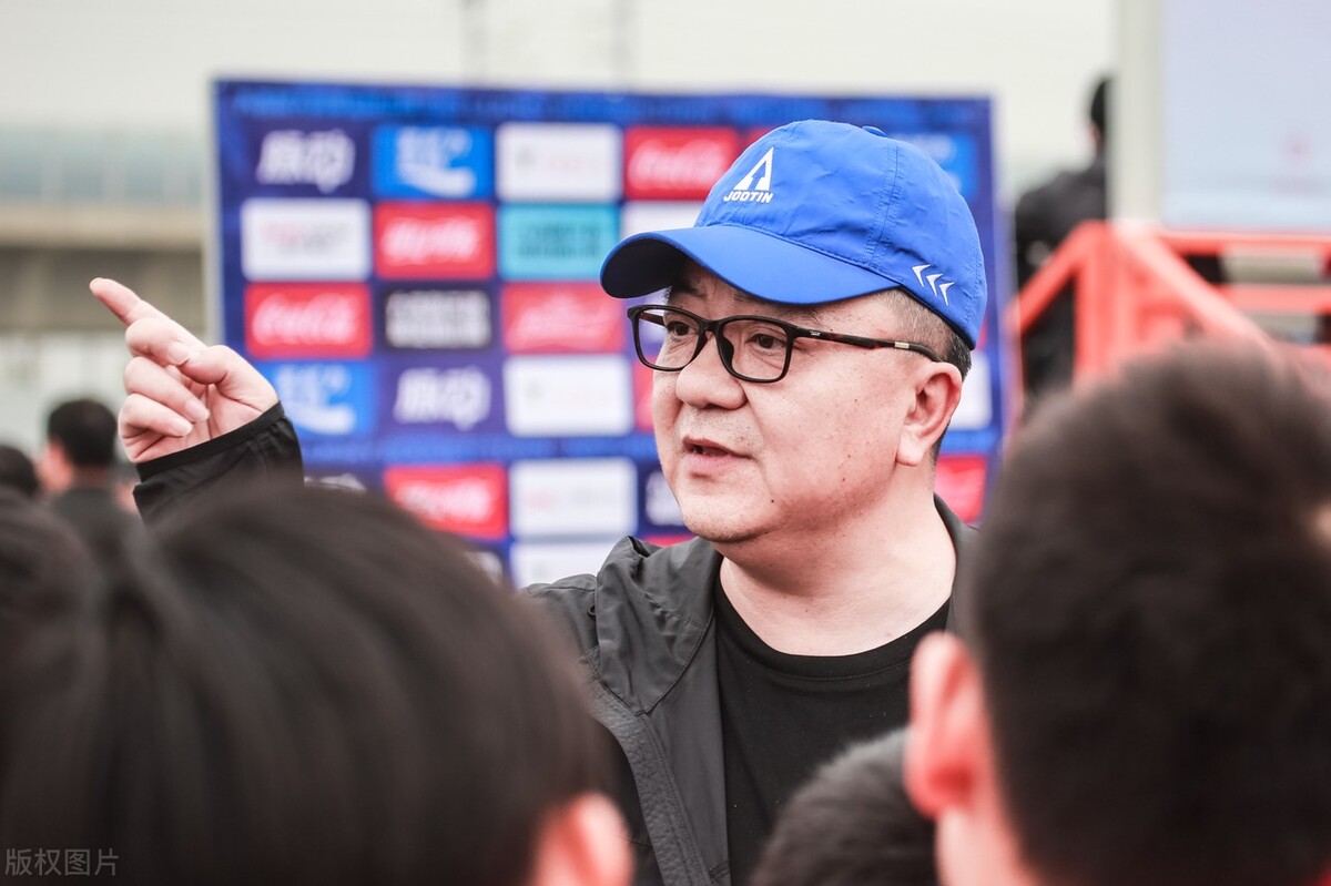 董路和巩汉林和冯巩,巩汉林评国足完整版冯巩