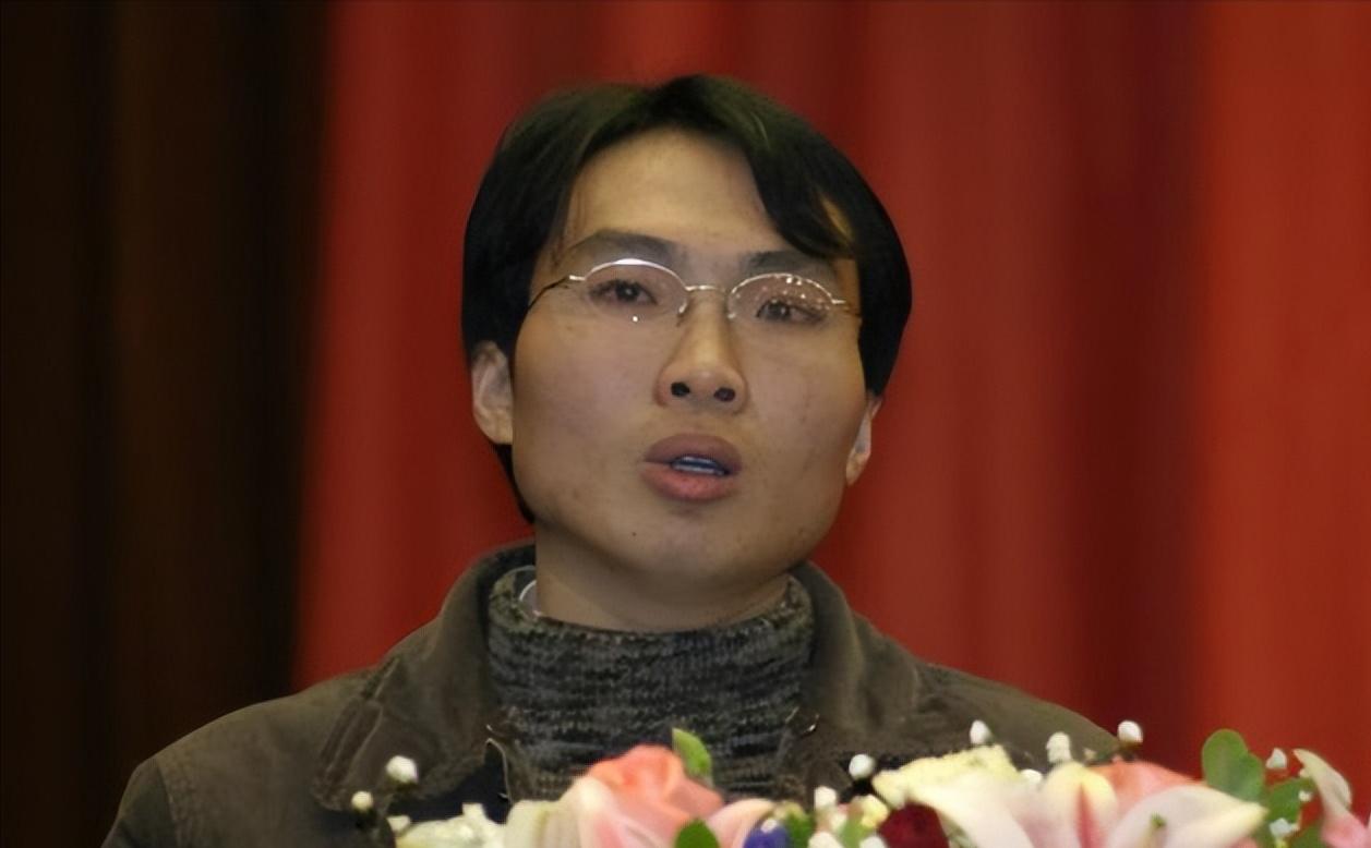 13岁洪战辉现状,洪战辉13岁的肩膀撑起整个家