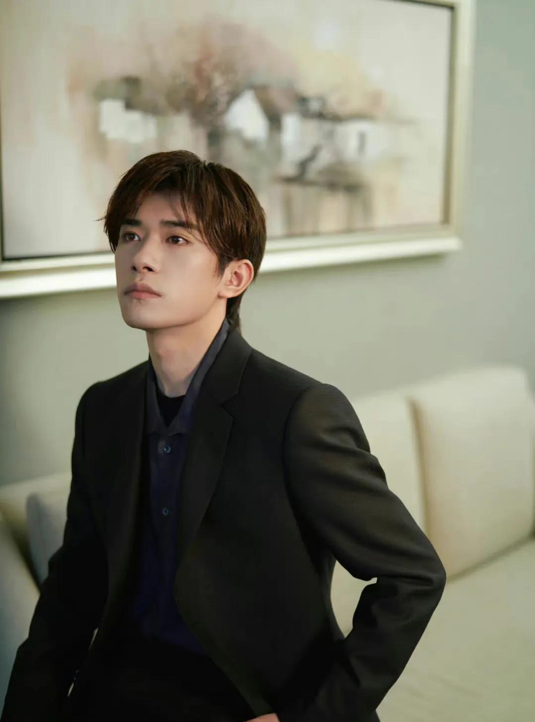 关晓彤周一围瓜尔佳原视频,鹿晗关晓彤两分钟吃仨瓜