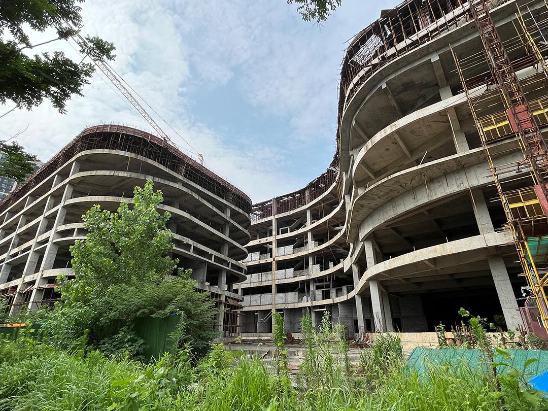 历经14年！南京地标商业终于动了，不过部分仍在烂尾…