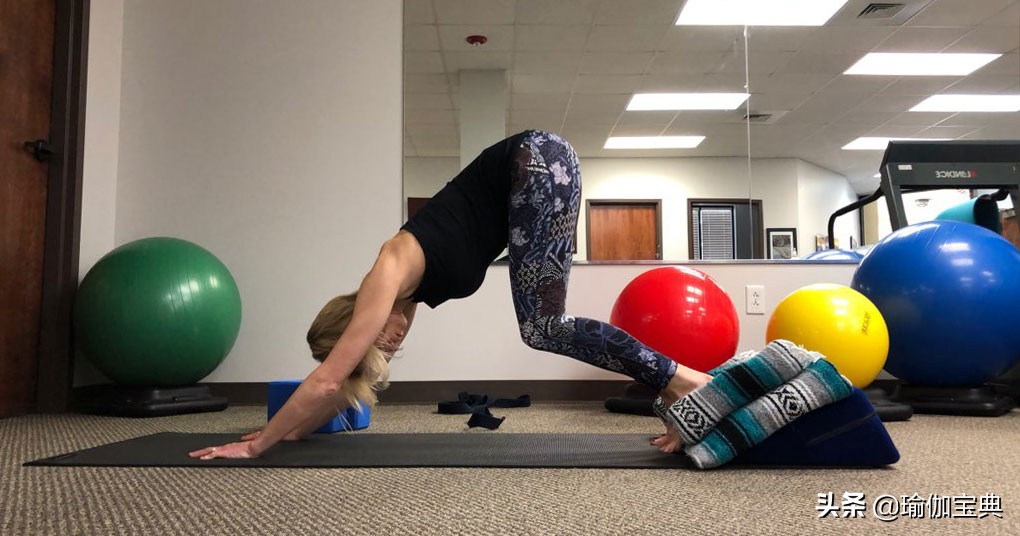 5个初学者必须练的瑜伽姿势帮助熟悉适应练习建立正确的瑜伽思维