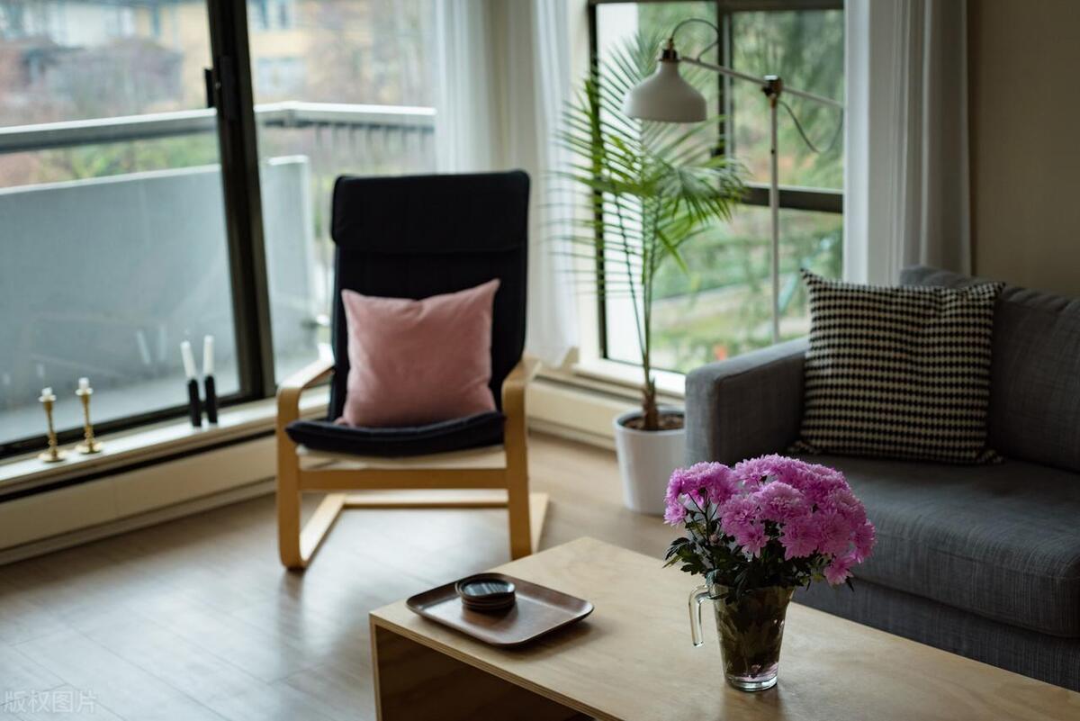 喜欢跟我AA制的老公，在我的仇人生病住院时，偷偷送她80000元